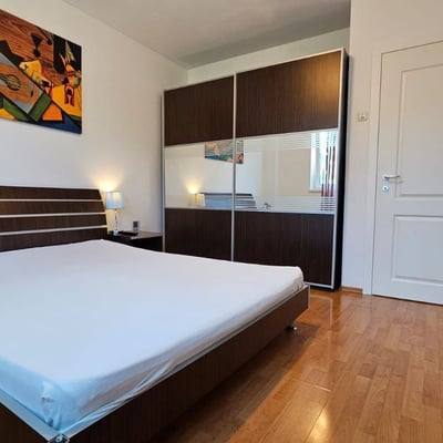 Alquiler de amplios apartamentos de 2 habitaciones, 55 m², en el distrito de Tomis Nord, Constanța, Rumanía